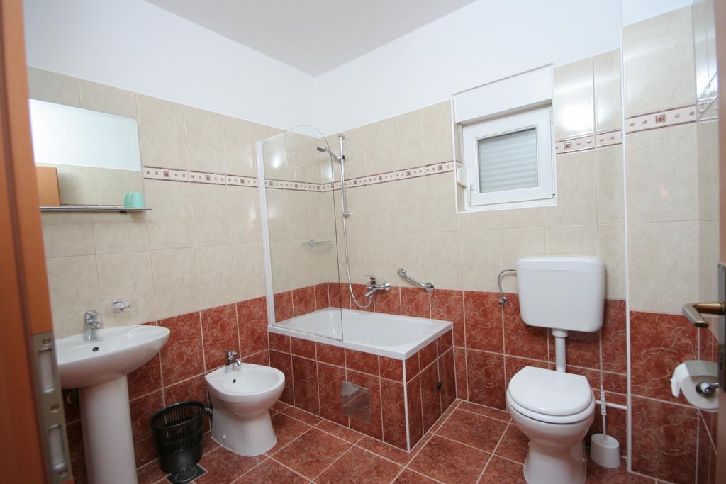 Apartments Mavarcica Trogir Quarto foto