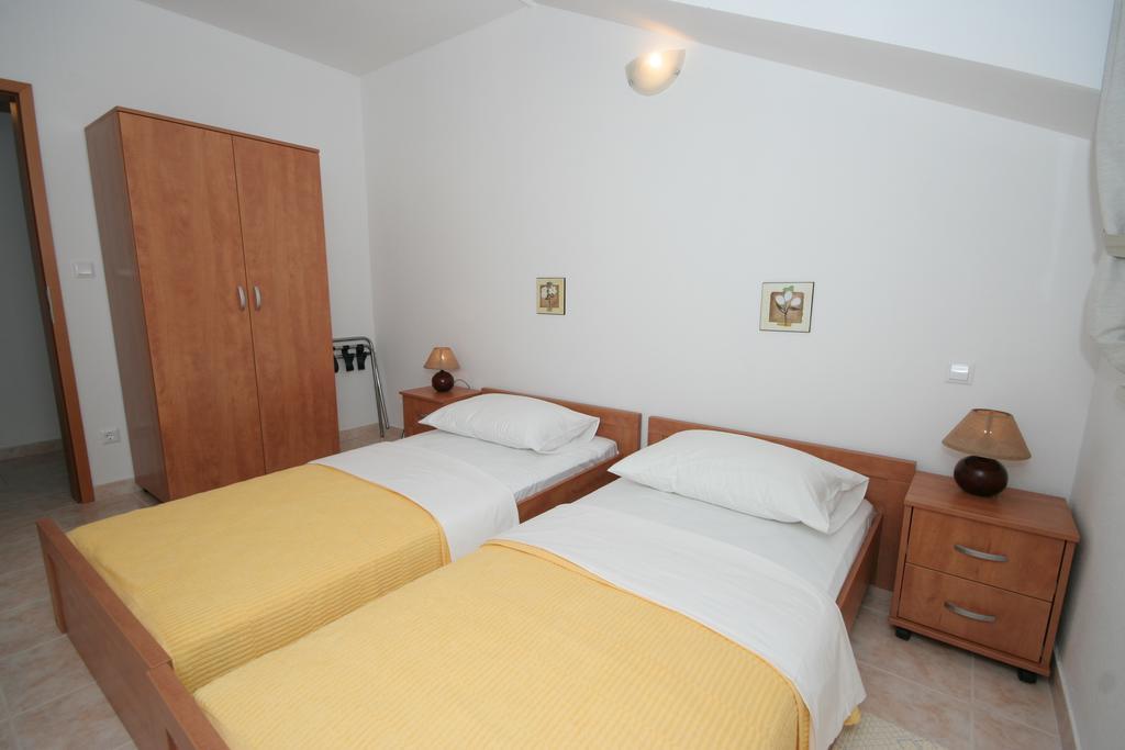 Apartments Mavarcica Trogir Quarto foto