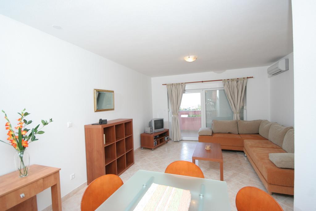 Apartments Mavarcica Trogir Quarto foto